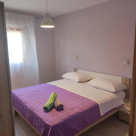 Paić * Kaštela